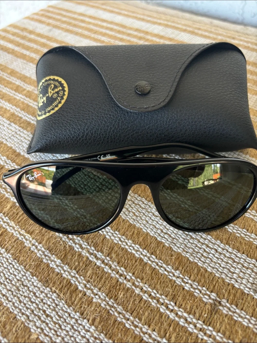 Ray-Ban Black Frames with Dark Green Lenses Sunglasses and Case